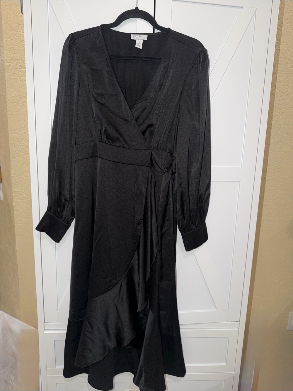 sofia by sofia vergara Black Wrap Long-Sleeve Midi Dress